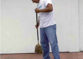 HASTA 10 MIL PESOS Multarán a quien no tenga limpia su banqueta