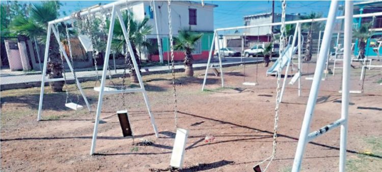 Vándalos ocasionan daños en parques y jardines