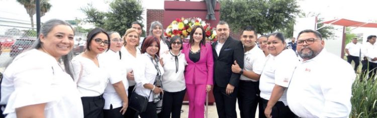 Gobierno Municipal y docentes conmemoran el Día del Maestro