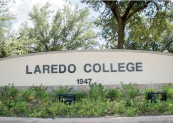 Estudiantes locales fueron elegibles a condonación de deuda