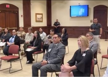 Tratan a decenas de demencia en la Universidad de Texas