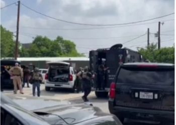 LLEGA EL EQUIPO SWAT Tirotea a policías, se atrinchera y entrega