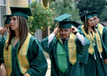 Inician graduaciones de 1,500 alumnos en LISD