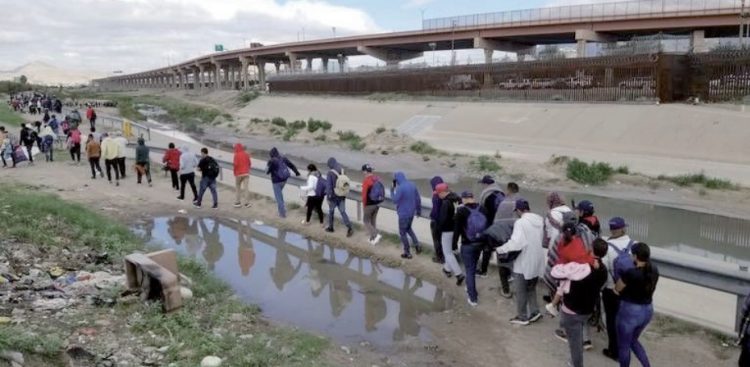 Temen llegada masiva de migrantes a Laredo  