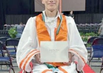 Es discapacitado y es ejemplo de esfuerzo por la vida