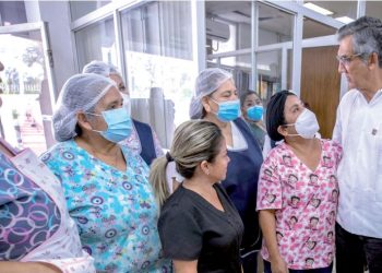 OFRECE A PACIENTES ATENCIÓN INMEDIATA Visita el gobernador el HG tras conato de incendio