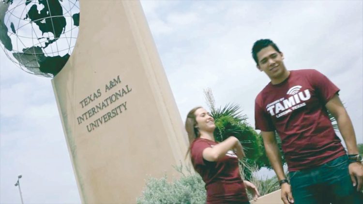Recibe máxima beca de UT alumna de Early College High School