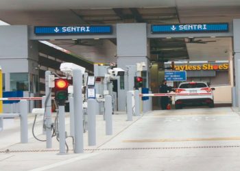 Retienen más de 50 tarjetas en carril Sentri