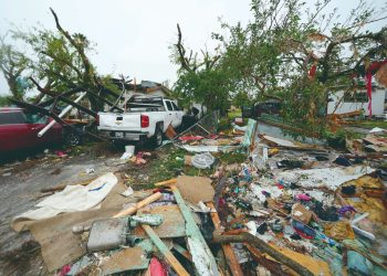 Un muerto y varios heridos al paso de tornado en Texas