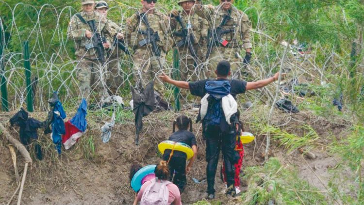 Llegan soldados y policías de Florida a Texas para custodiar la frontera