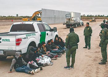 Sale el Título 42, pero sigue el 8… ¿Cuál es la diferencia?