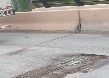 Choferes exigen reparar megabache en la plataforma