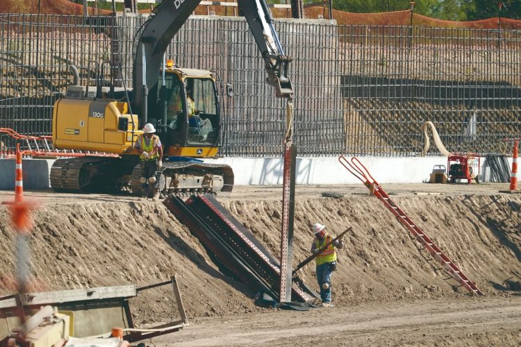 Busca Texas comprar terreno para levantar muro fronterizo