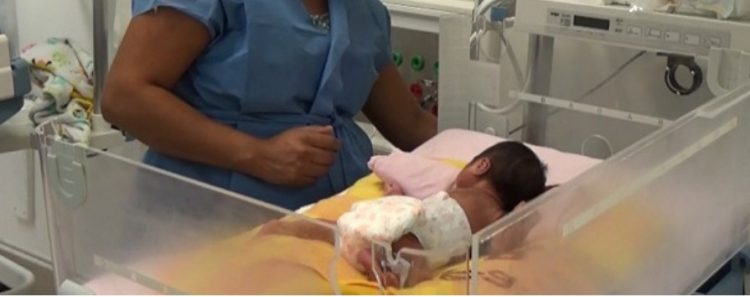 Altruismo de amas de casa para bebés pacientes en ICU