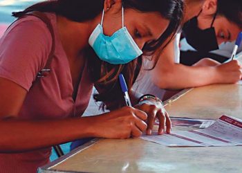 Invitan a jóvenes que no estudian ni trabajan a registrarse para beca