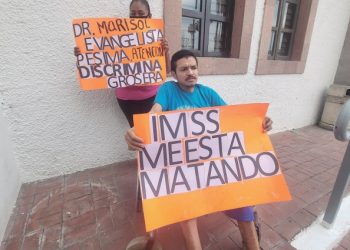 Sale a la calle a suplicar por atención médica