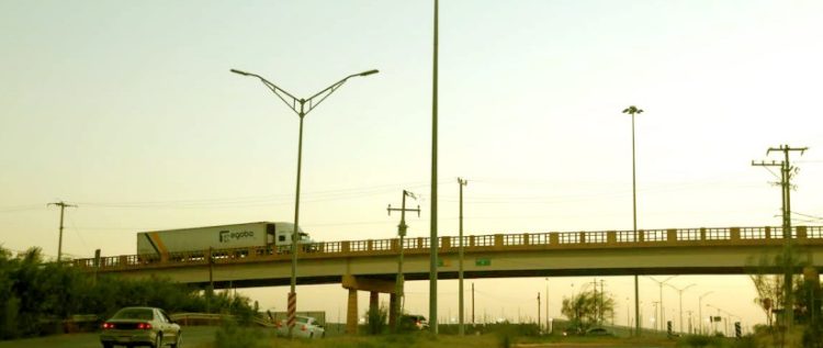 GOBIERNO REPARA SIETE SUPERPOSTES Avanza programa “Nuevo Laredo prende”