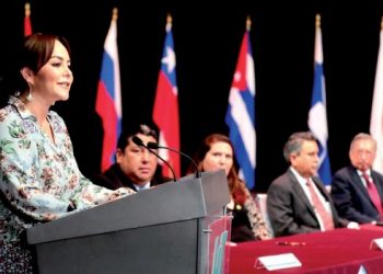 Anuncia Carmen Lilia apoyo para estudiantes universitarios