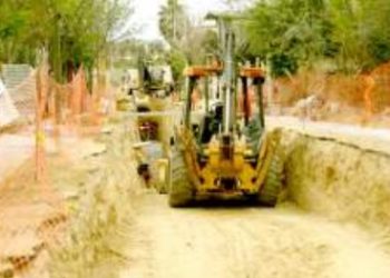 Exhortan a contratistas culminar trámites de obras