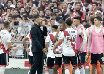Aficionado de River Plate muere en pleno partido; iba acompañado de su hija