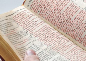 POR DENUNCIA DE PADRES Escuelas en EU prohíben la Biblia