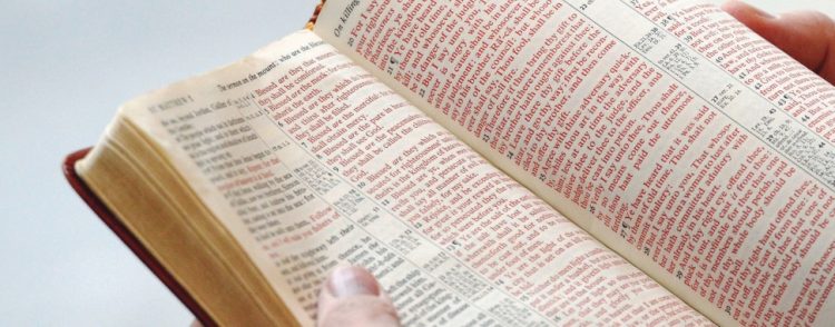 POR DENUNCIA DE PADRES Escuelas en EU prohíben la Biblia
