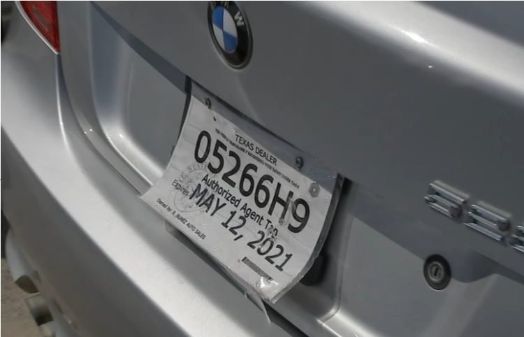 FIRMA GOBERNADOR Nueva ley prohibirá las placas de cartón en Texas