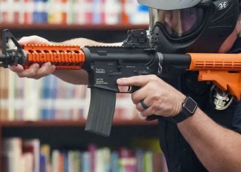 APRUEBA LEGISLATURA Habrá oficiales armados en escuelas de Texas