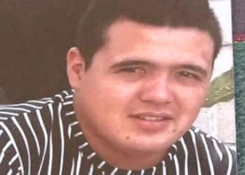 Casi un año después llega a reconocer a su hijo fallecido