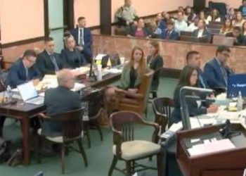 Revelan que agente apuñaló 27 veces a su víctima