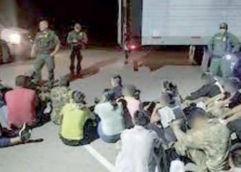 TEXAS ENDURECE SUS LEYES Serán 10 años de cárcel por cada ilegal transportado