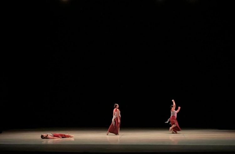 Chicas neolaredenses impresionan con su danza contemporánea