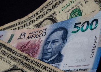 Peso gana por segundo día consecutivo; cotiza en 18.31 unidades por dólar