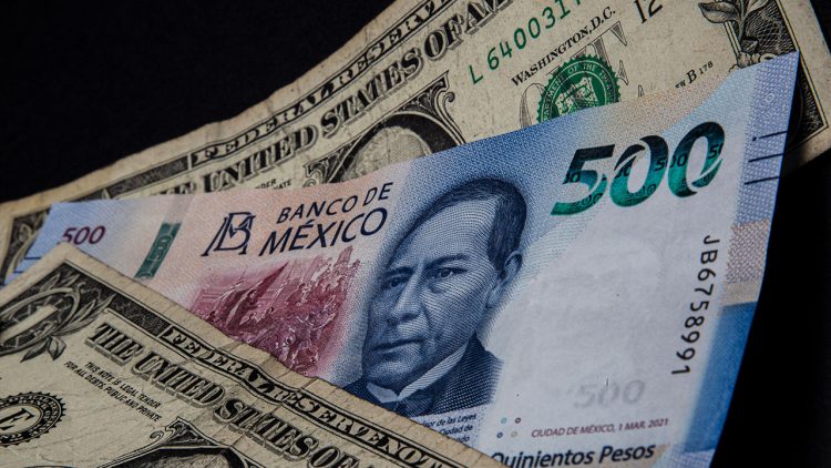 Peso gana por segundo día consecutivo; cotiza en 18.31 unidades por dólar
