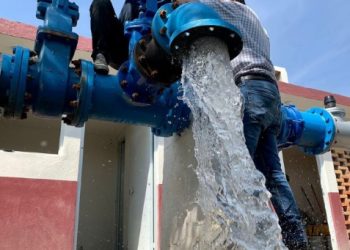 INCREMENTA CONSUMO Habitantes del poniente vacían tanques de agua