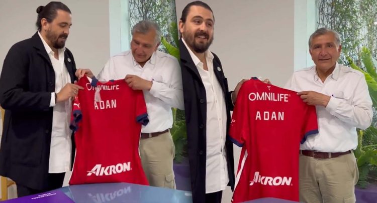 ¡Bombazo en el fútbol mexicano! Adán Augusto López Hernández se une a Chivas como el «nuevo fichaje» inesperado