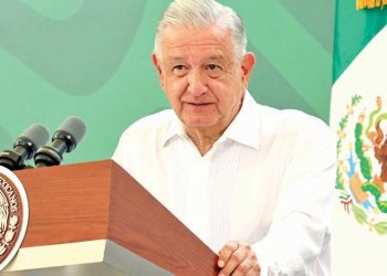Presidente López Obrador acusa a la SCJN de convertirse en un «supremo poder conservador» que protege a delincuentes de cuello blanco.