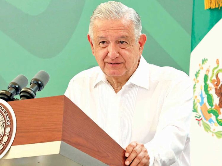 Presidente López Obrador acusa a la SCJN de convertirse en un «supremo poder conservador» que protege a delincuentes de cuello blanco.