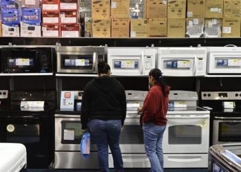 Órdenes por bienes durables aumentan en EE. UU., mientras Lagarde anuncia incremento de tasas y la inflación subyacente de Japón se eleva