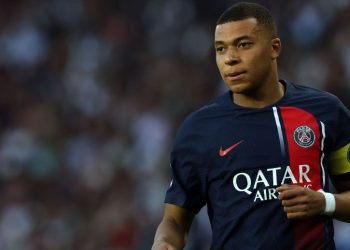 Mbappé calificó de «inaceptable» la muerte de un menor a manos de la policía