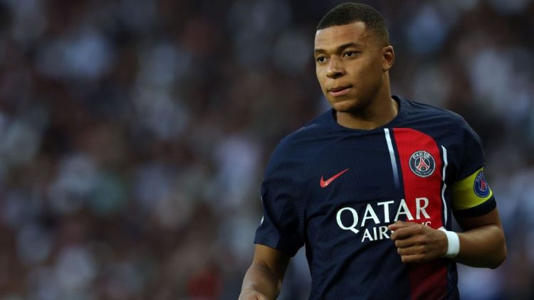 Mbappé calificó de «inaceptable» la muerte de un menor a manos de la policía