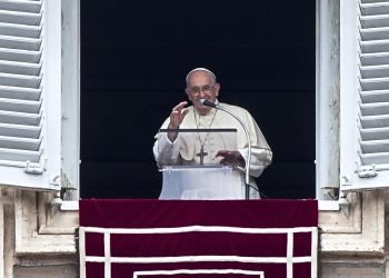 Papa Francisco pide paz justa y estable para guerra en Ucrania “que parece no tener fin”