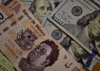 Devaluación del peso mexicano ante el dólar: expectativas sobre la Reserva Federal y pausa del Banco de México afianzan el tipo de cambio