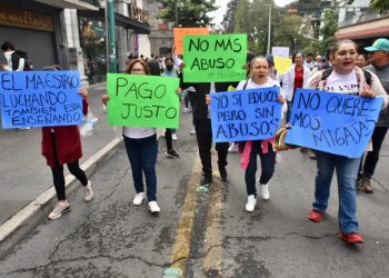 Docentes del Estado de México exigen pagos atrasados y protestan en múltiples puntos