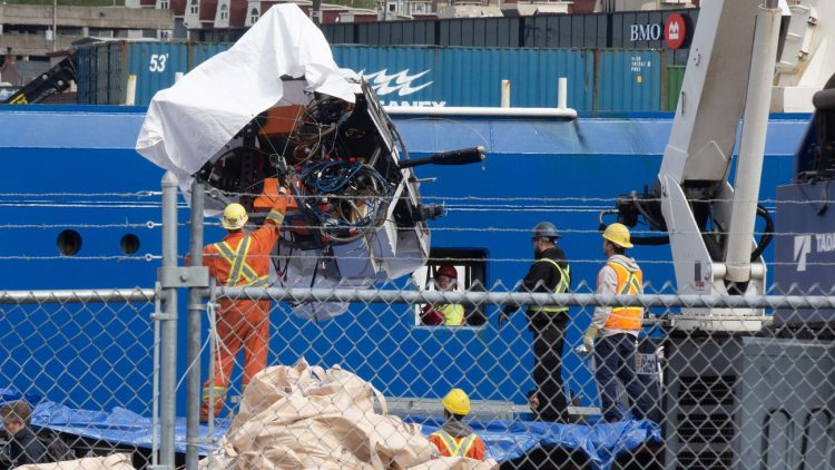Encuentran presuntos restos humanos en sumergible desaparecido cerca del Titanic