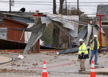 Tornado en Texas deja 3 personas sin vida y 75 graves.