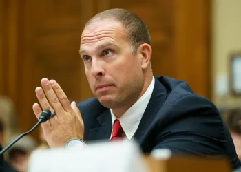 Exmilitar de EE.UU. Revela Existencia de vida No Humana en OVNIS