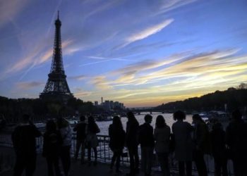 Detenidos en Francia sospechosos de violación a turista mexicana cerca de la Torre Eiffel