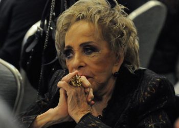 Familia de Silvia Pinal desmiente que la actriz está delicada de salud y con poca fuerza