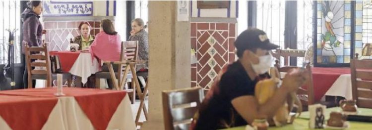 SE VAN A LAREDO Dólar barato vacía restaurantes locales